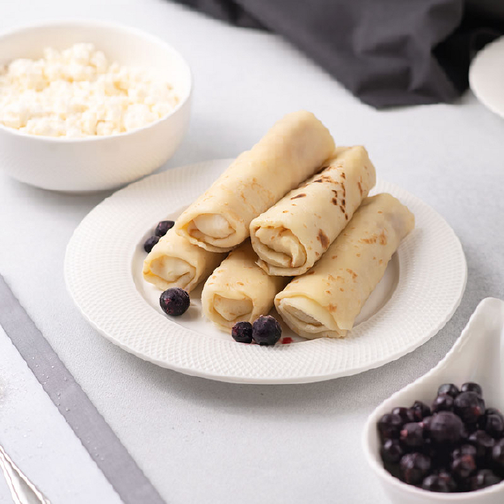 Млинці з сиром та смородиною