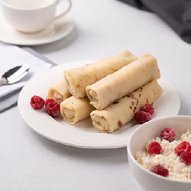 Млинці з сиром та малиною