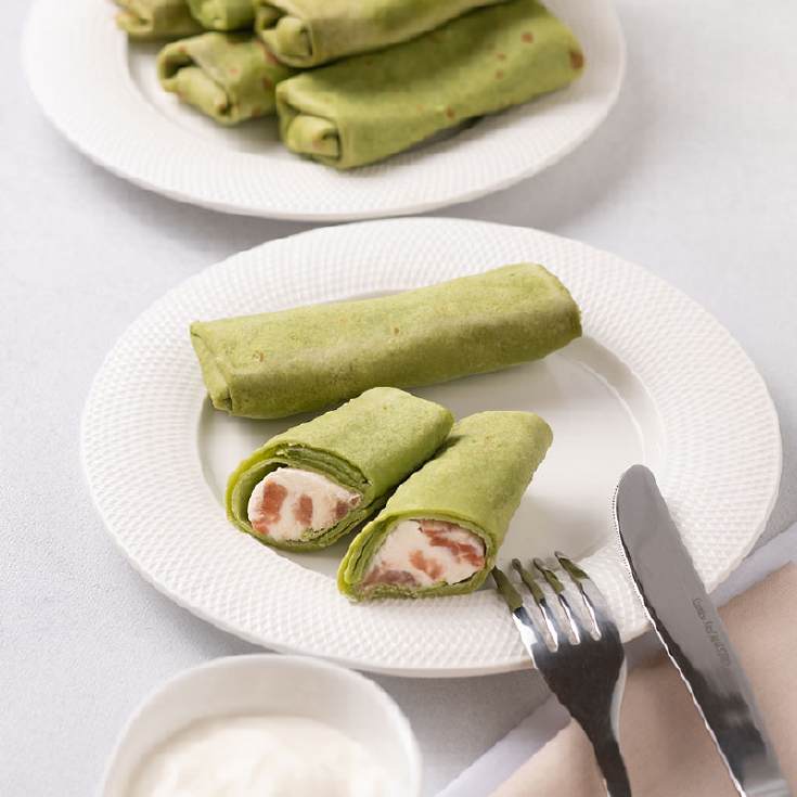 Шпинатні млинці з крем сиром та червоною рибою